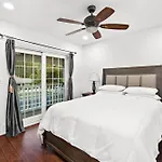 Villa Oasis: Unrivaled Views & Endless Space