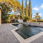 Villa Oasis: Unrivaled Views & Endless Space