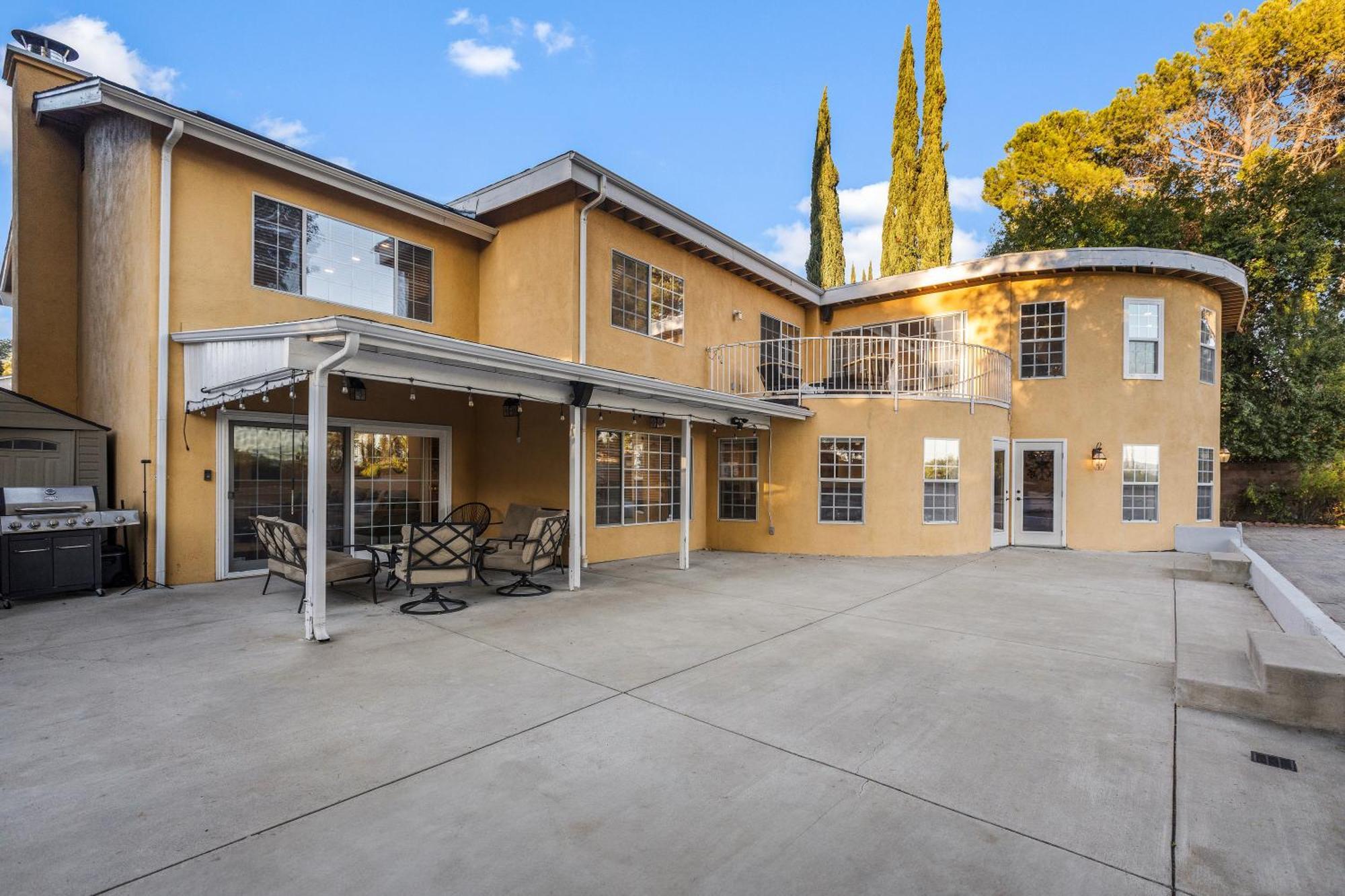 Oasis: Unrivaled Views & Endless Space