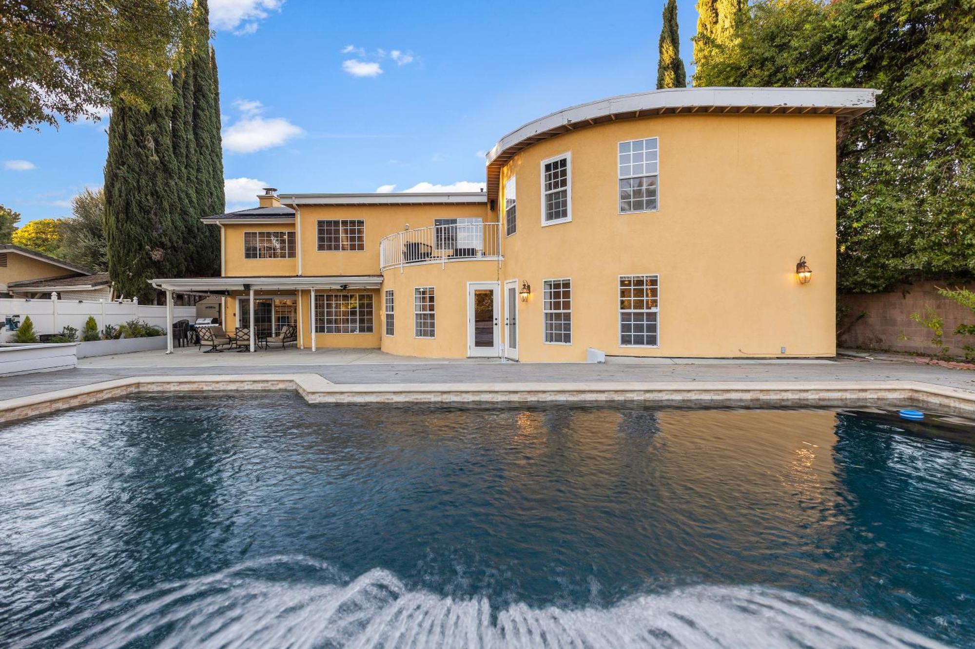 Villa Oasis: Unrivaled Views & Endless Space