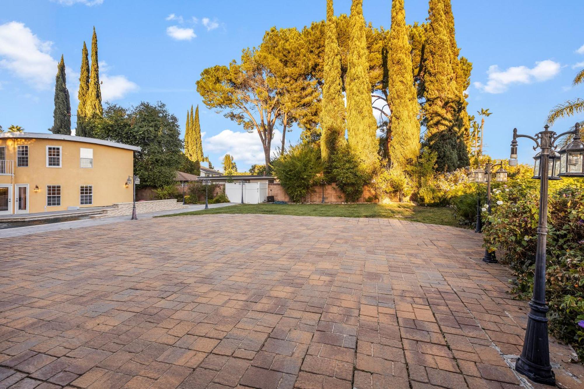 Oasis: Unrivaled Views & Endless Space Villa *
