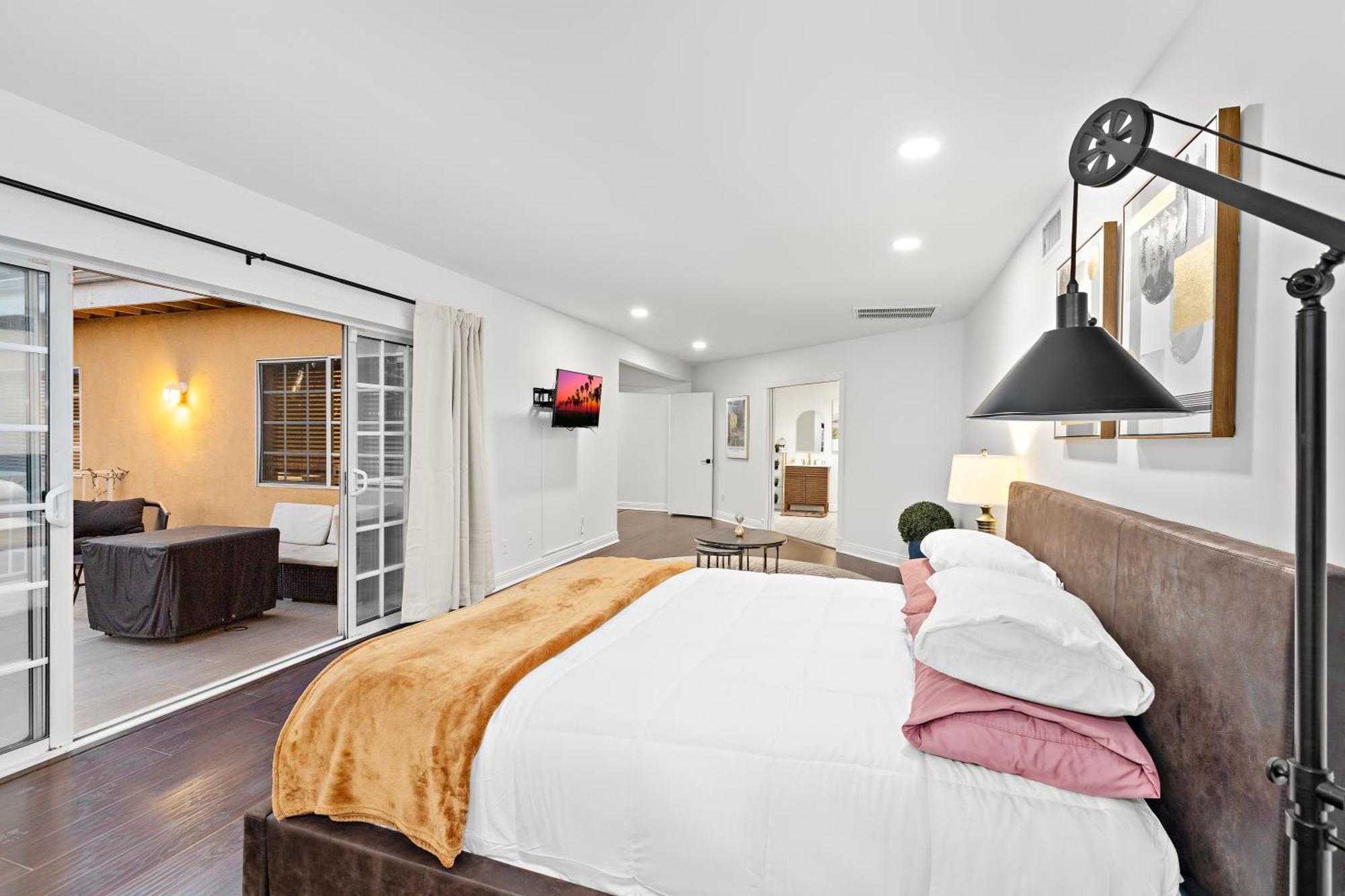 Oasis: Unrivaled Views & Endless Space Villa *