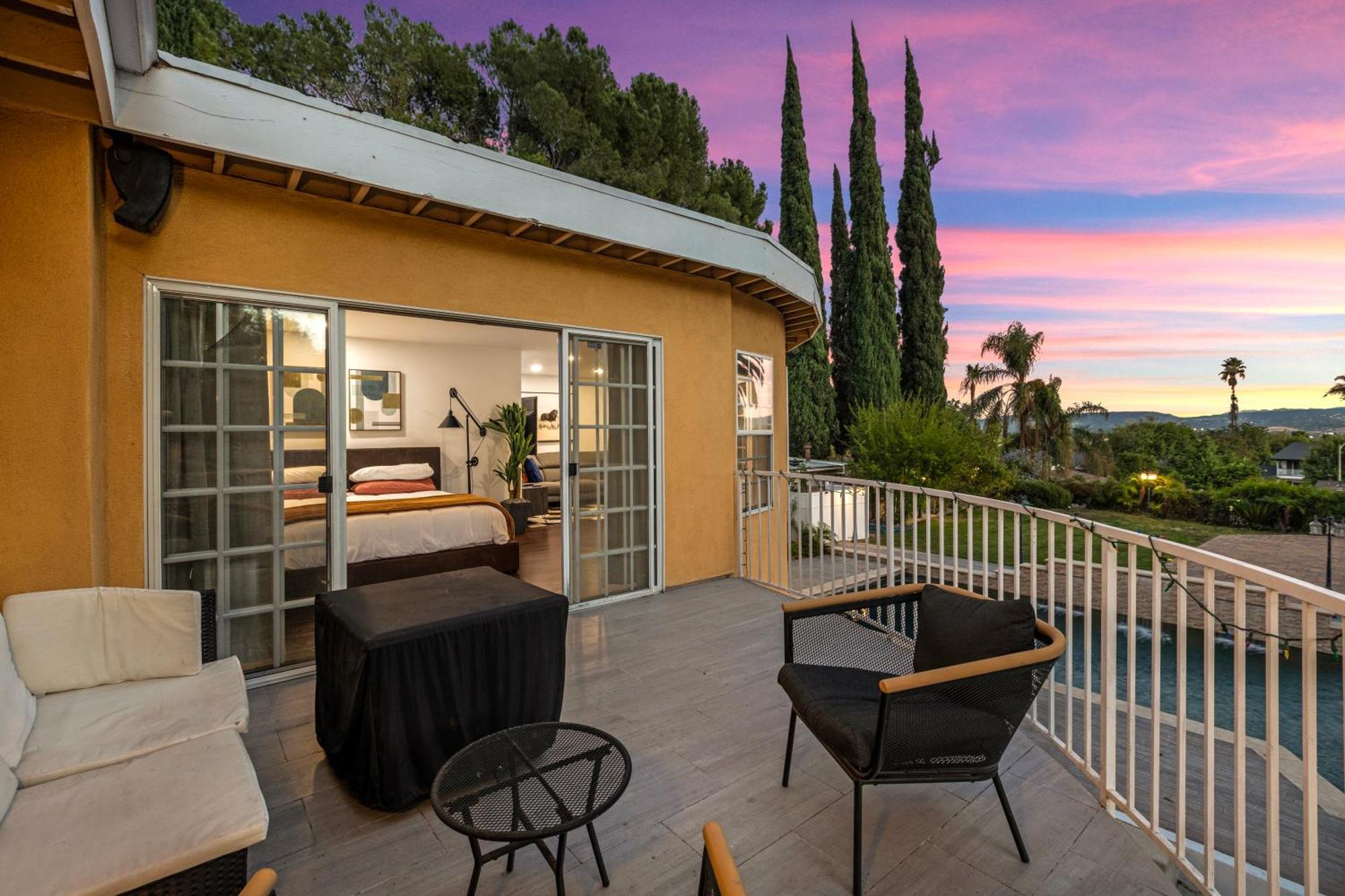 Oasis: Unrivaled Views & Endless Space Villa