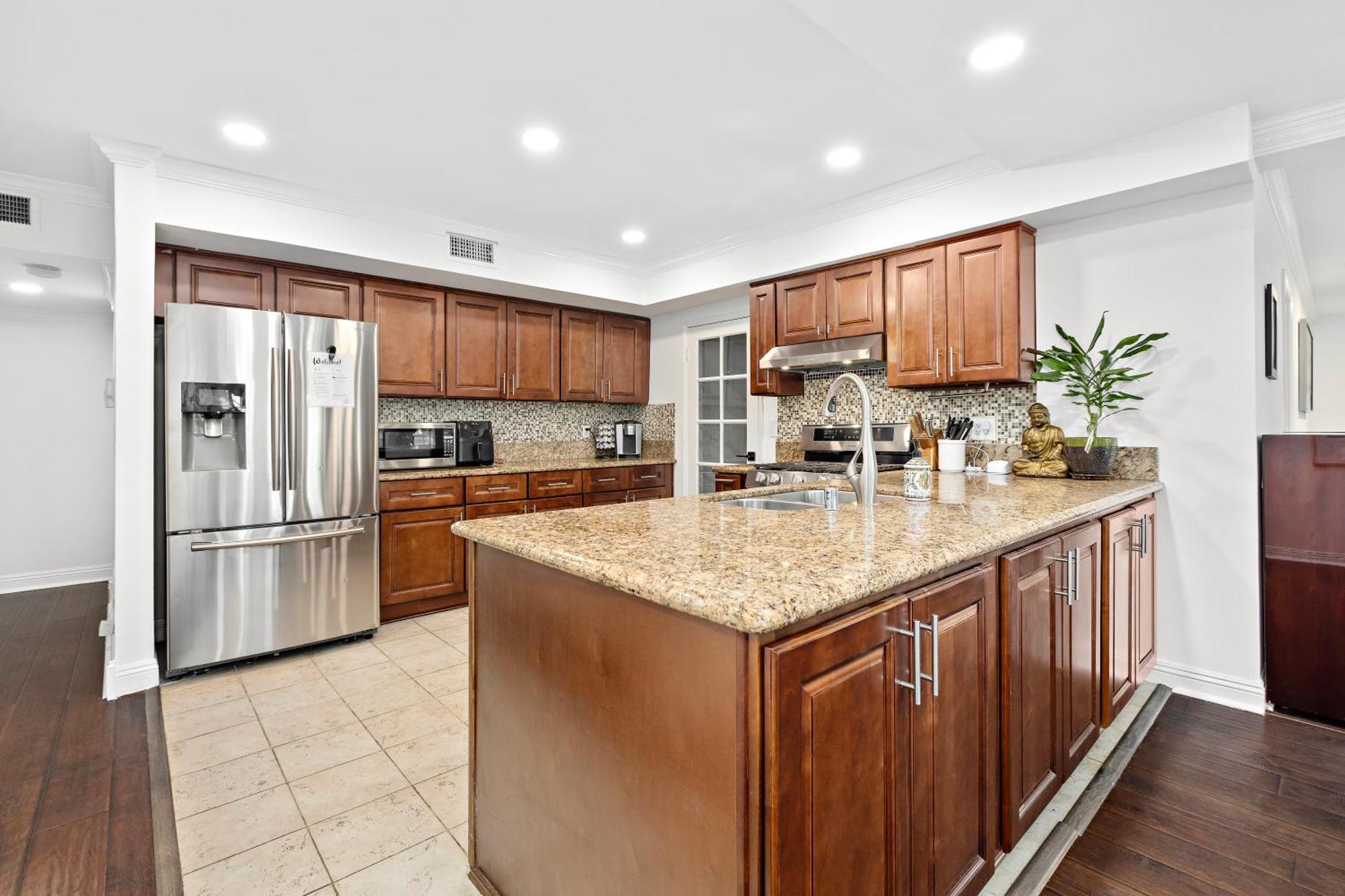 Villa Oasis: Unrivaled Views & Endless Space Los Angeles