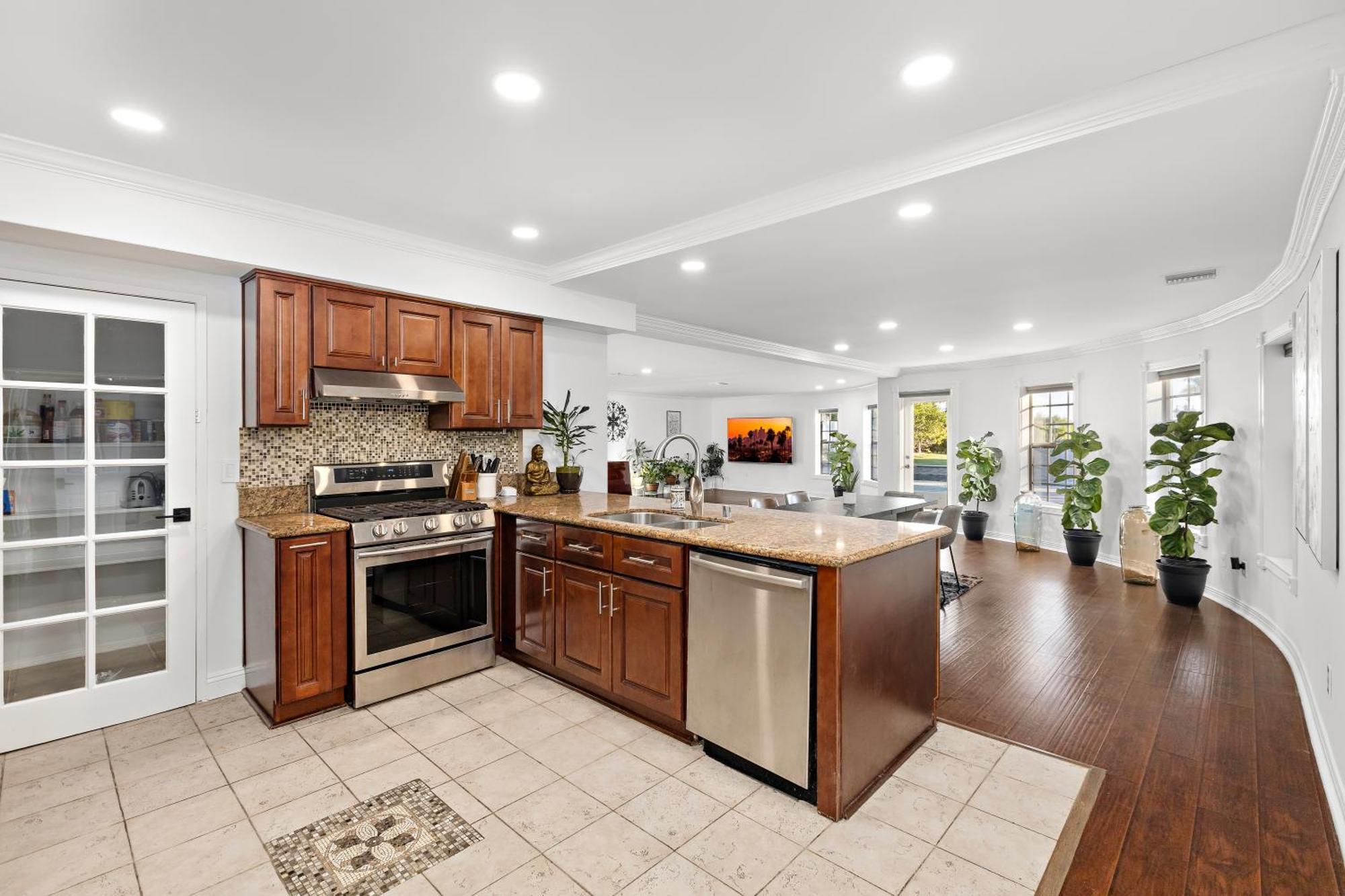 Oasis: Unrivaled Views & Endless Space * Los Angeles