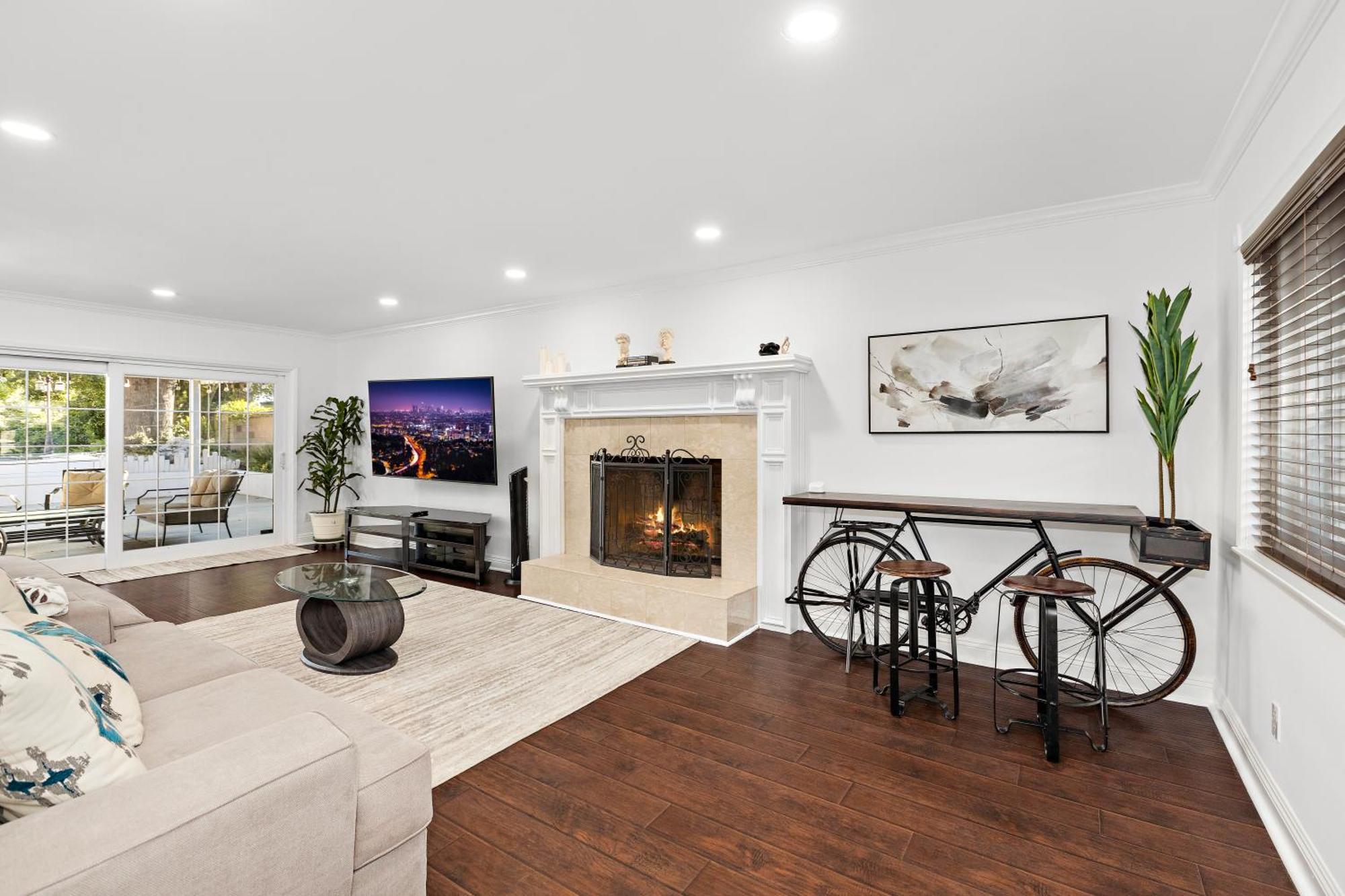 Oasis: Unrivaled Views & Endless Space Villa