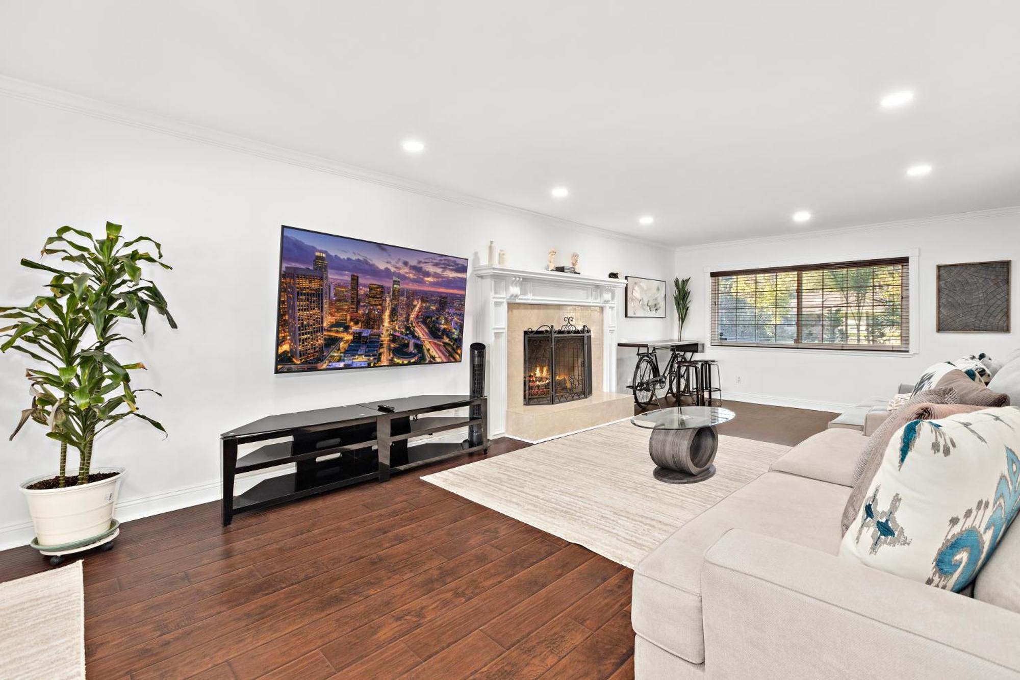 Oasis: Unrivaled Views & Endless Space * Los Angeles
