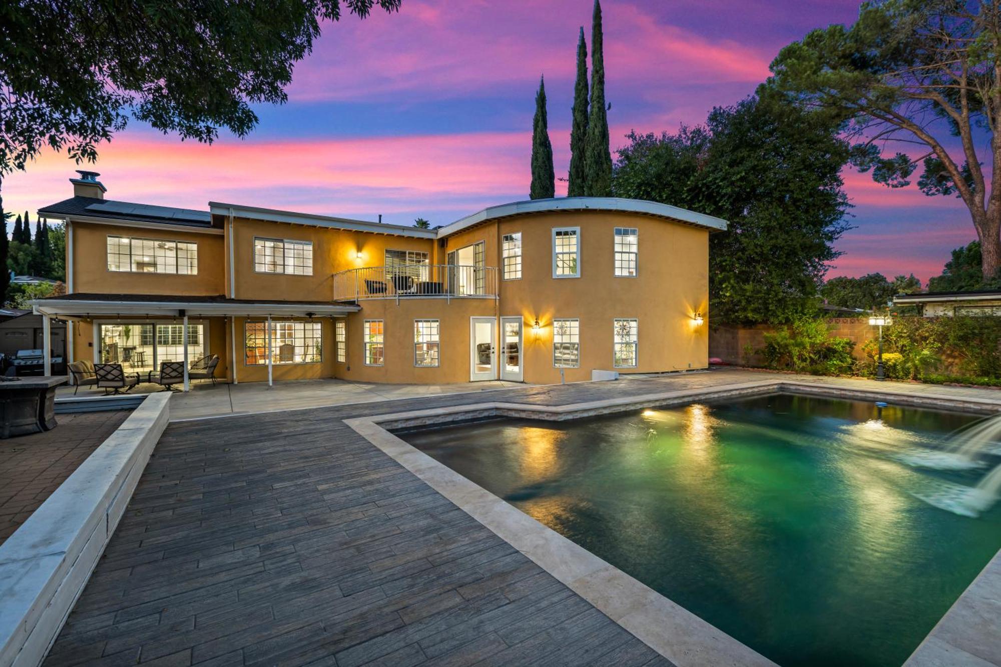 Oasis: Unrivaled Views & Endless Space *