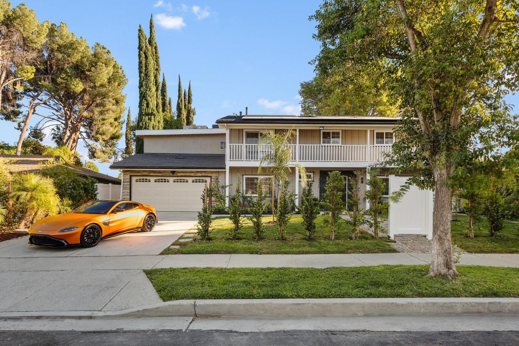 Oasis: Unrivaled Views & Endless Space Villa