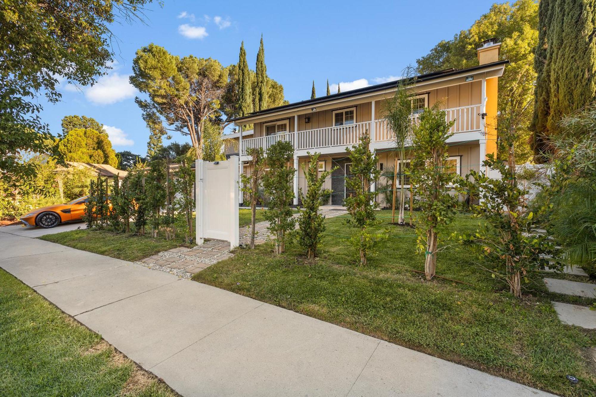 Villa Oasis: Unrivaled Views & Endless Space